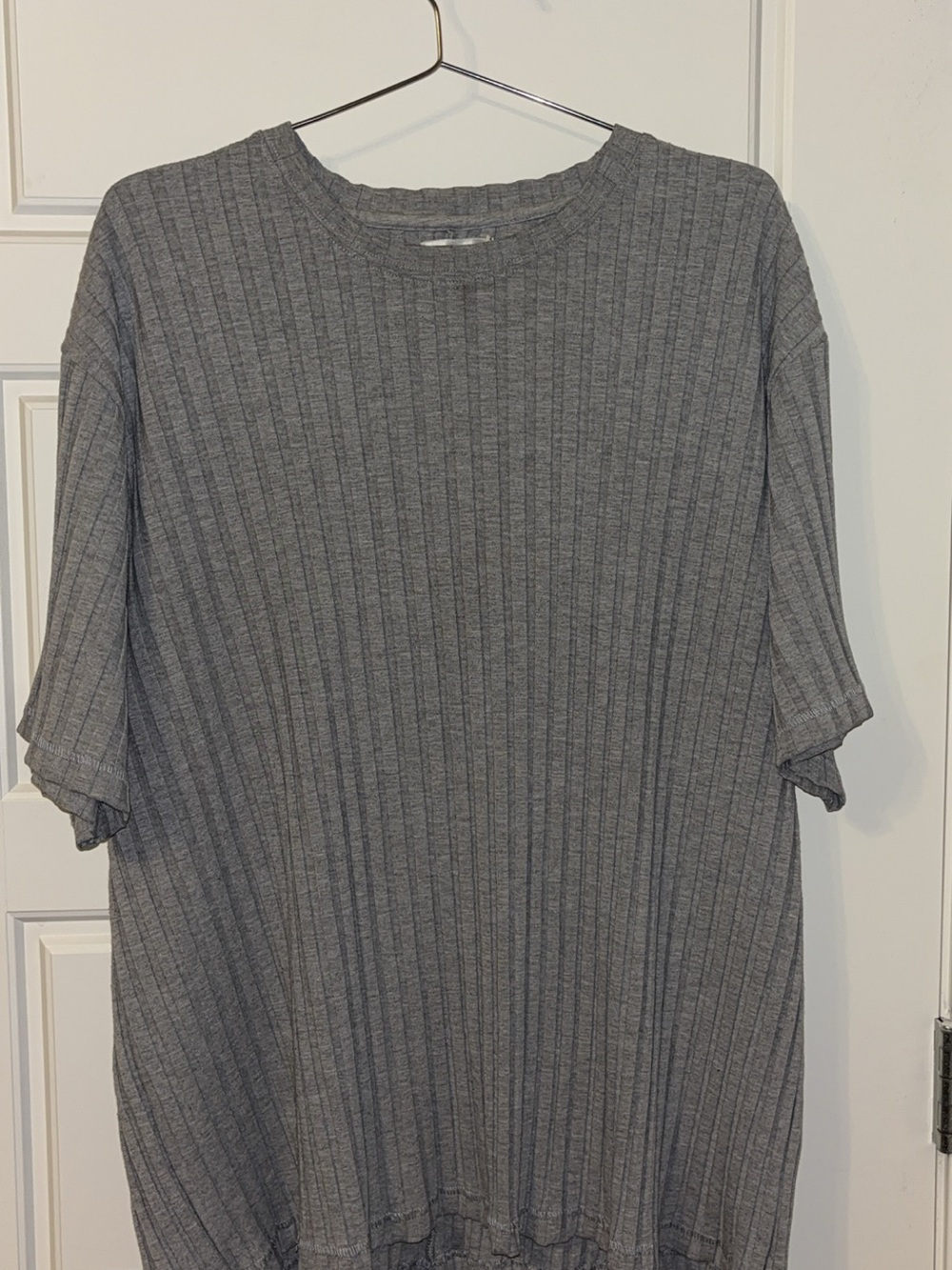 Good American Women’s Ribbed Boyfriend Tee Short-Sleeve- Heather Gray